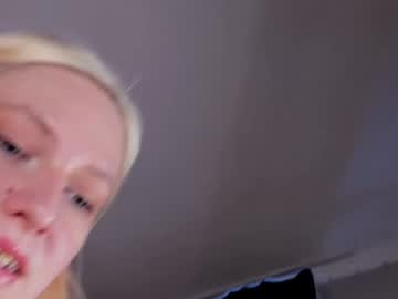 girl
        lisa__white_ cam image #6164366
