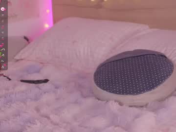 girl
        kittenmoon_ cam image #6557781