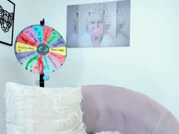 girl
        missniley cam image #607590