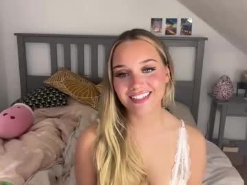 girl
        vicidreamm cam image #6375507