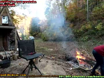 couple
        honeyand_thebear cam image #67586