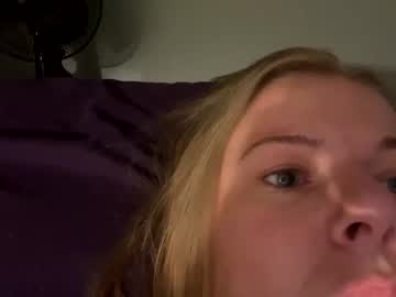 girl
        biigbb cam image #227479