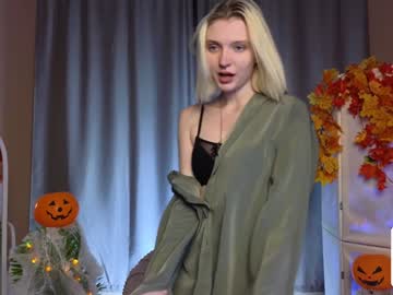 girl
        emilylanne cam image #5317702