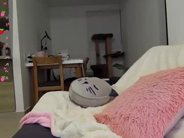 girl
        kittenmoon_ cam image #6521601