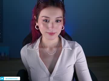 girl
        greeny_mat cam image #4471482