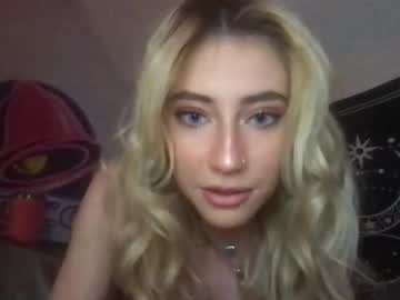 girl
        nikki_dreammm cam image #6039867