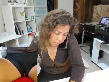 girl
        daily_stories cam image #751209