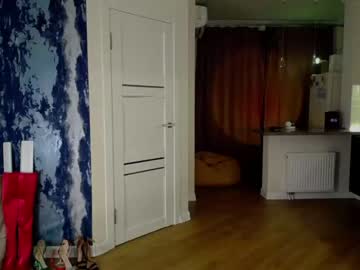 girl
        _eva_001 cam image #1210819