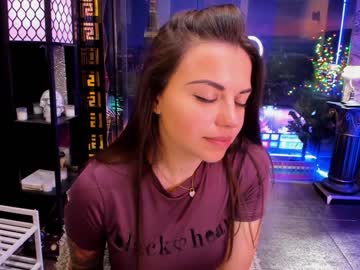 girl
        alma_pearl cam image #1746729