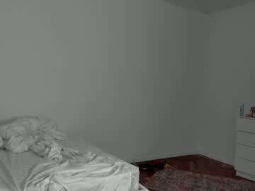 girl
        vivienne_westwoood cam image #1513310