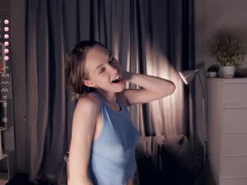 girl
        loveeonlovee cam image #3521840