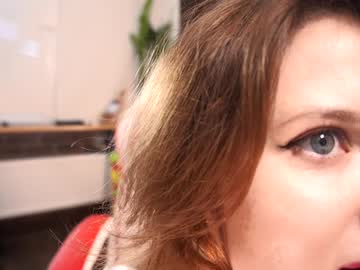girl
        awondrr cam image #6042734