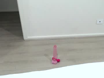 girl
        hornypetitegirl77 cam image #469117