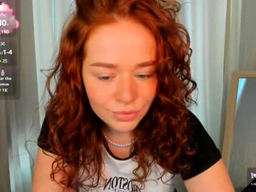 girl
        skye_shy cam image #5095877