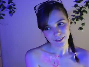 girl
        teresabriggs cam image #2681342