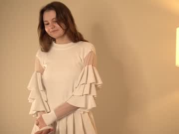 girl
        winniewest_ cam image #1423130