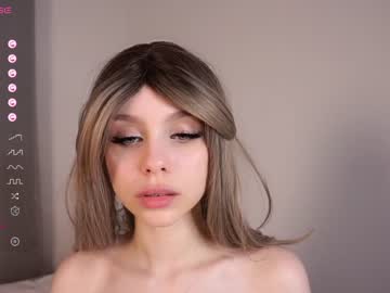 girl
        mini_cruella cam image #3890904
