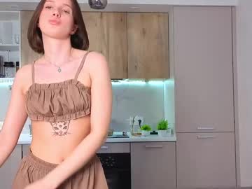 girl
        asa_crystal cam image #6659617