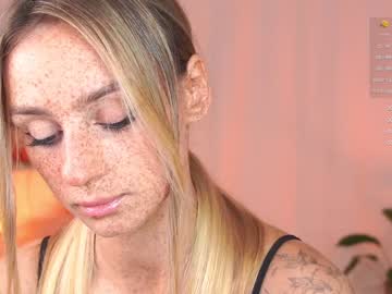 girl
        artease cam image #3076148