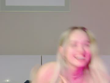 girl
        evi_wow cam image #1241409