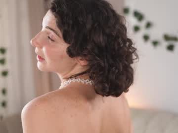 girl
        you_fell_in_love cam image #5439483