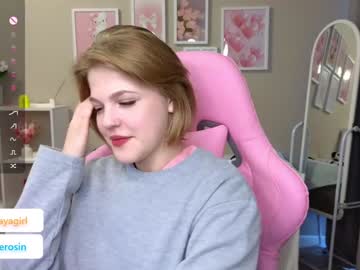 girl
        maya_blonde18 cam image #6041219