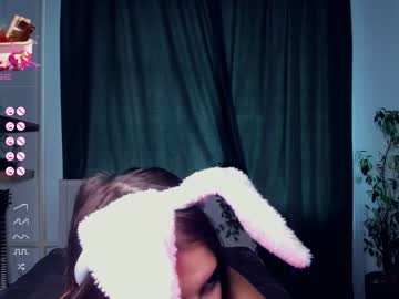girl
        _night_moon_ cam image #3671583