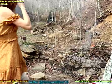 couple
        honeyand_thebear cam image #837479
