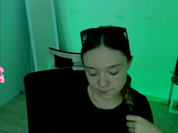 girl
        stasy_clapp cam image #4742720