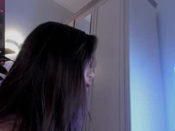 girl
        juliabeng1 cam image #4450081