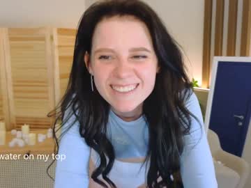 girl
        rosie_blush cam image #1110011
