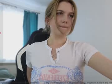 girl
        small_blondee cam image #4412724