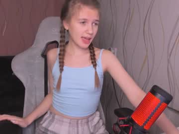 girl
        kylie_mine cam image #127301