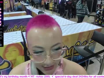 girl
        ashleyblayde cam image #1371375