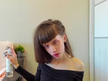 girl
        flowerofsin2001 cam image #1474305
