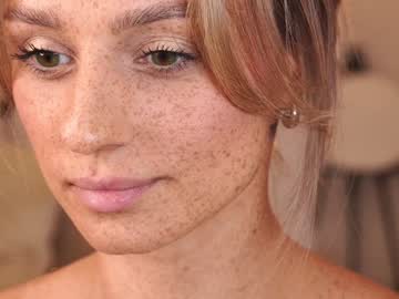 girl
        artease cam image #5741626