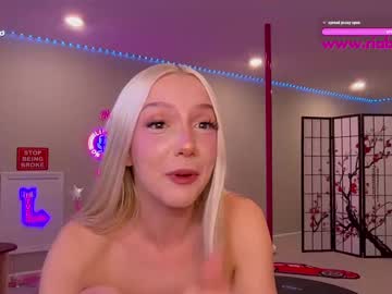girl
        riababe cam image #6377602