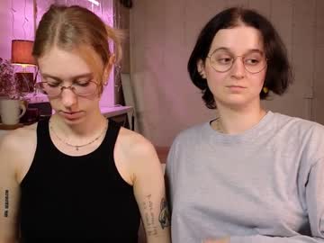 couple
        jitoon_exe cam image #4630061