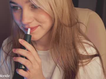 girl
        mia_milagros cam image #5767418