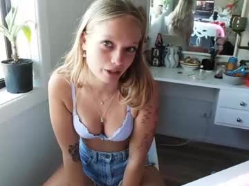 girl
        lexifever cam image #4955494