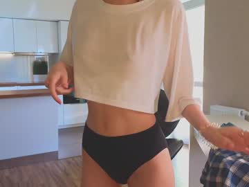 girl
        lucettagibbard cam image #4986754