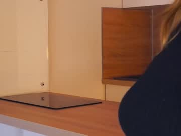 girl
        fannyfarwell cam image #6740488