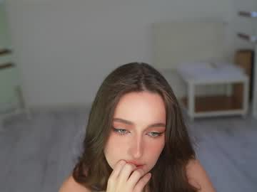 girl
        silent_chill cam image #4161120