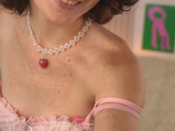 girl
        you_fell_in_love cam image #5289878