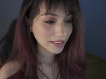 girl
        greeny_mat cam image #6569294