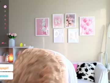 girl
        maya_blonde18 cam image #6070215