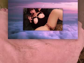girl
        serareads cam image #5947720