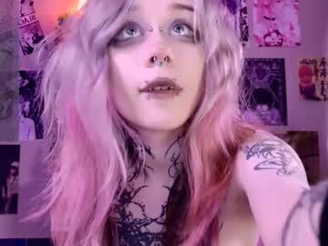 girl
        lollyshy__ cam image #6650307