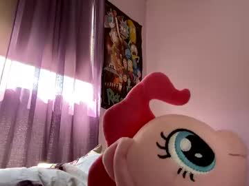 girl
        alicekttn cam image #4657394
