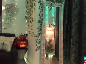 girl
        mysticxkitty cam image #2613448